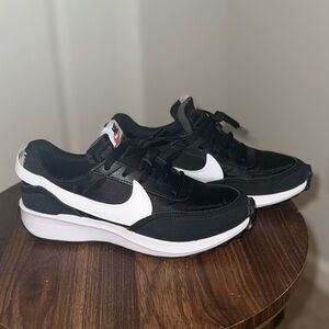 Women’s size 8 waffle Black and White Nike sneakers
